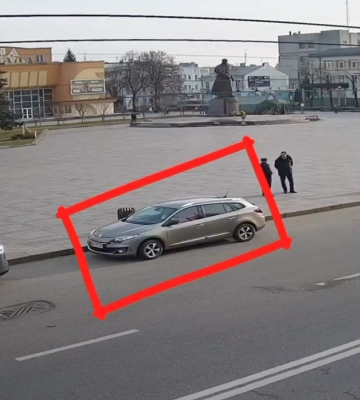 Показали, як у центрі Рівного паркуються водії (ВІДЕО)