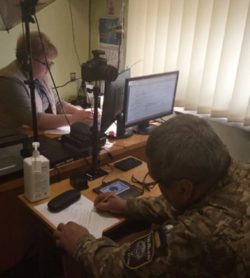 На Дніпропетровщині міграційники оперативно відновлюють документи військовим