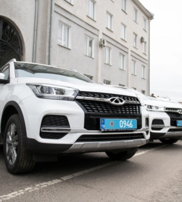 Українські поліцейські отримали партію нових авто (Фото)