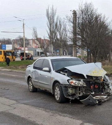 В Днепре на Запорожском шоссе маршрутка попала в ДТП