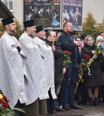Рідні довго намагалися розшукати: у Луцьку попрощалися із полеглим Героєм Артемом Баглайчуком
