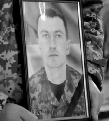 Рідні довго намагалися розшукати: у Луцьку попрощалися із полеглим Героєм Артемом Баглайчуком