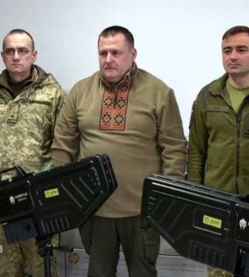 Антидроновые ружья, рации и планшеты со спецпрограммами: Днепр продолжает системно обеспечивать необходимым бойцов на передовой