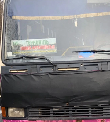 На трасі Ковель-Тереблече з маршрутки під час руху випала жінка