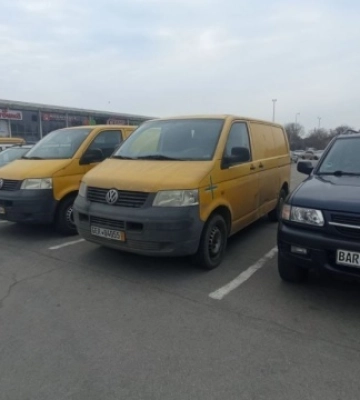 Волонтери пригнали з Німеччини до Запоріжжя партію авто для військових