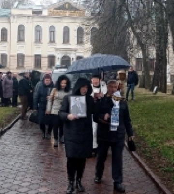 Провели в останню дорогу почесного громадянина Острога Миколу Грищука