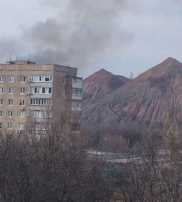 У Донецьку «бавовна»: над містом піднімається чорний дим (фото, відео)
