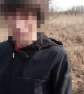 У парку на Потебні затримали чоловіка з пакетом наркотиків