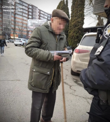 У Рівному завдяки пильності перехожої втрачені паспорти повернули власникові