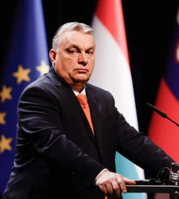 Імперські замашки: УЄФА виправдав скандальний шарф Орбана із Закарпаттям у складі Угорщини