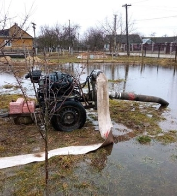 Камінь-Каширщину затопило: рятувальники відкачали майже 2 тисячі кубометрів води з присадибних ділянок