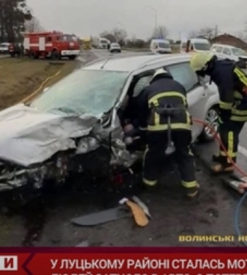 Унаслідок ДТП затисло людину: на Волині зіткнулися чотири автівки