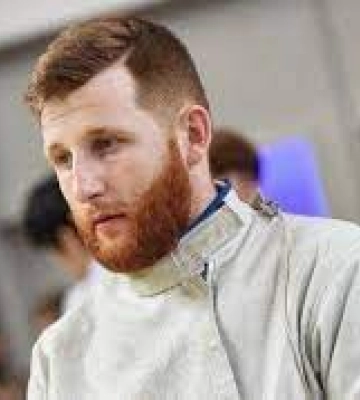 Уславлений миколаївський фехтувальник передав свою шаблю для допомоги ЗСУ