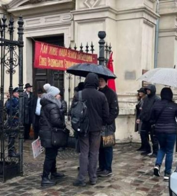 Во Львове во время съемок фильма вызвали полицию: из-за коммунистической символики