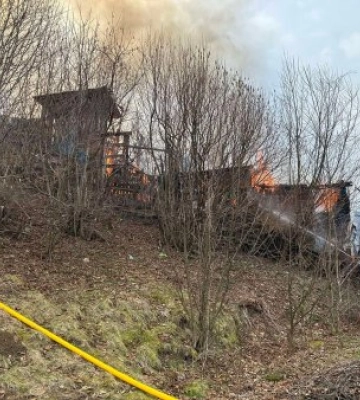 У Рахові пожежа охопила дачний будинок (Фото)