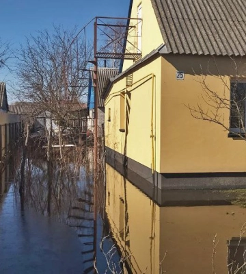 Водою залило обійстя: як у громаді на Волині борються з паводками