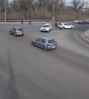 У Луцьку на перехресті не поділили дорогу Mercedes і Skoda (відео)