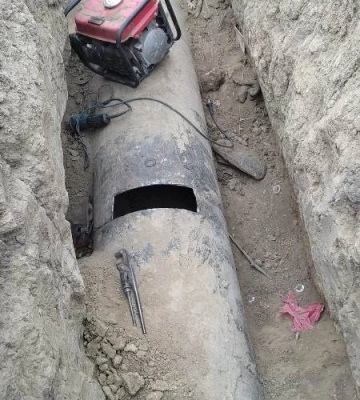 На Одещині двоє чоловіків намагалися зрізати та вкрасти поливну трубу