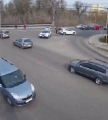 У Луцьку на перехресті стукнулися Mercedes i Skoda
