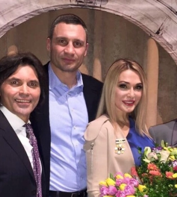 «Актор має бути на сцені». Євген Паперний переніс операцію — Ольга Сумська подякувала за допомогу Віталію Кличку