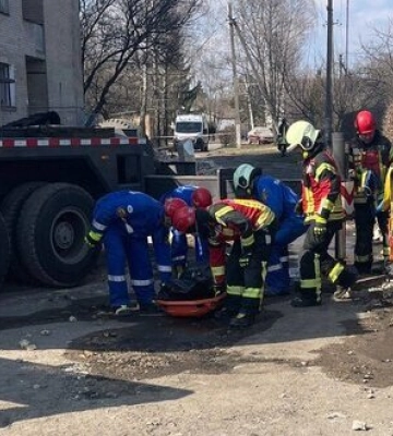 Ночная атака &quot;шахедов&quot;: Из-под завалов общежития в Киевской области достали тело четвертой жертвы. ВИДЕО+ФОТО