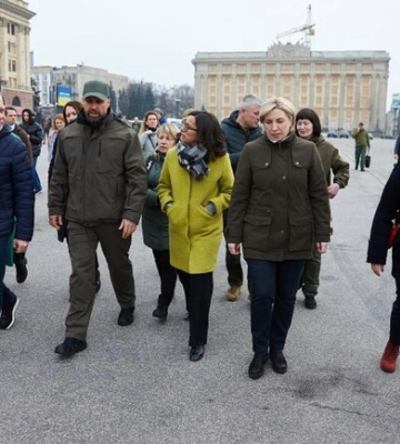 В Харьков приехали послы Великобритании, Канады и Швеции 