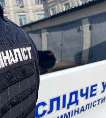 Поруч могли бути діти: у Києві у чоловіка в руках вибухнула граната, фото