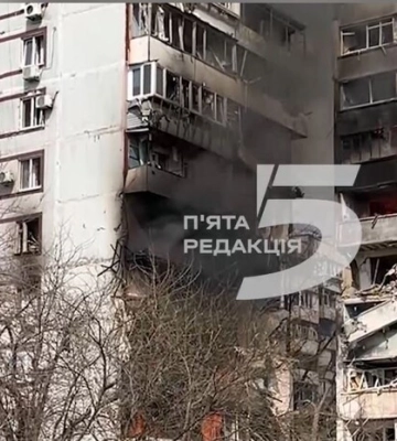 Росіяни влучили у багатоповерхівку Запоріжжя (відео)