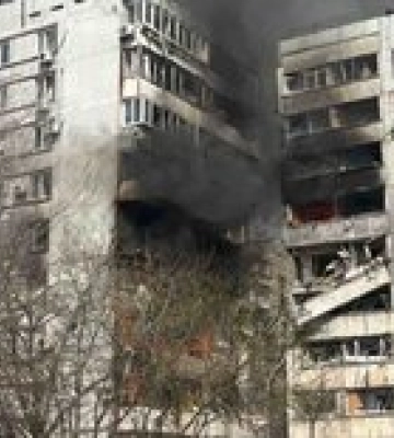 Обстрел Запорожья: российская ракета попала в жилую многоэтажку
