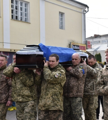 Віддав життя за Україну: у Луцьку попрощалися з полеглим Героєм Валерієм Нидзою