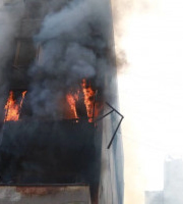 У Запоріжжі російська ракета влучила в багатоповерхівку (відео)