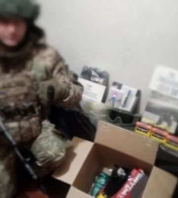 Фахівці Центру контролю та профілактики хвороб Волині передали бійцям військове спорядження та консервацію