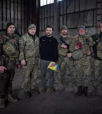 Важное давление на противника, – военный эксперт о визите Зеленского под Бахмут