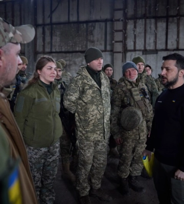 Зеленський відвідав позиції українських військових на Бахмутському напрямку (ФОТО, ВІДЕО)