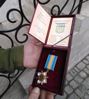 Йому було лише 23: мамі загиблого Героя Вадима Дудка з Луцького району вручили нагороду сина