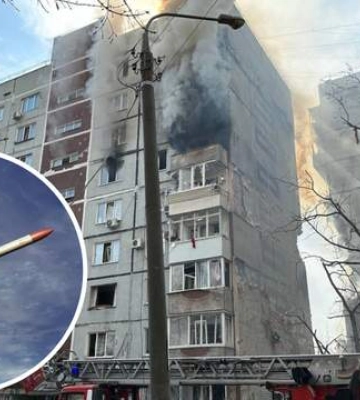 После удара по Запорожью в крыше одной многоэтажки застряла ракета: жуткое фото
