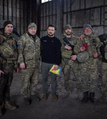 Зеленський відвідав українських захисників на Бахмутському напрямку
