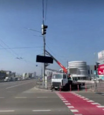 У столиці на перехресті проспектів Бандери та Оболонського встановили інформаційне табло