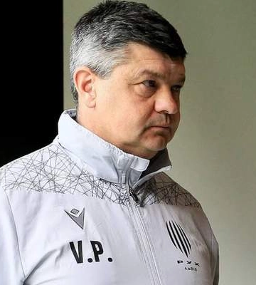 Тепер виключно свої кадри: Рух призначив відразу двох нових головних тренерів