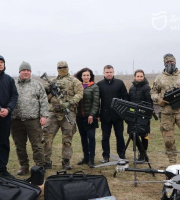 Квадрокоптери &quot;Кажан&quot; та антидронові рушниці: військові розповіли, як використовують допомогу від Дніпра