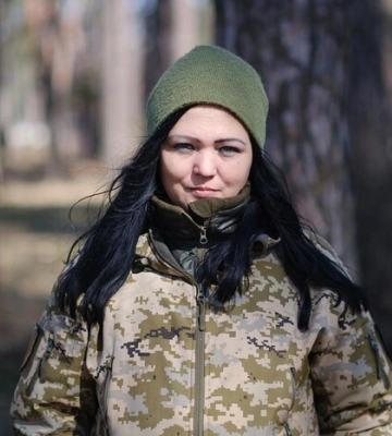 Росіяни вбили її батьків, чоловіка та малих дітей. Історія бойового медика Олесі