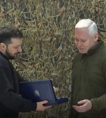 Зеленский в Харькове передал Терехову награду «Город-герой Украины» (видео)