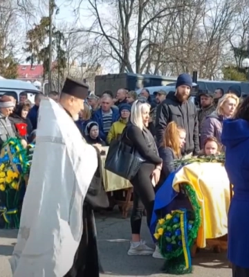 Біля Свято-Успенського собору попрощалися з п’ятьма захисниками України