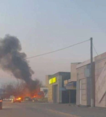 У Кам&amp;#039;янському на мосту перекинулась і спалахнула іномарка