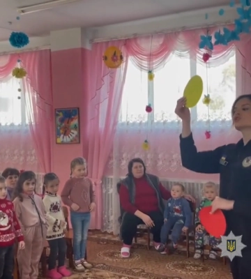 Знати ПДР із дитсадка: у Новооржицькій громаді поліцейські провели дітям пізнавальну бесіду