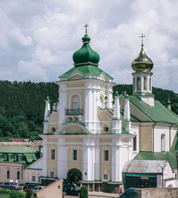 Знесення купола з хрестом. Поліція взялася за церковників УПЦ МП