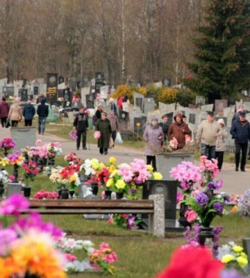 До кладовищ Дніпра запустять додаткові автобуси: маршрути та графік руху