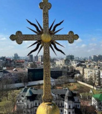 У Софії Київській перевірили на міцність головний купол та хрест
