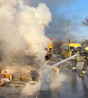 В Днепре во время движения загорелся автомобиль