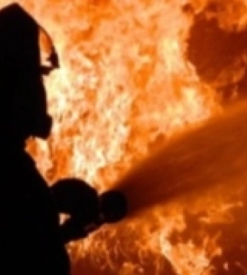 У Рівненському районі горіла господарча будівля